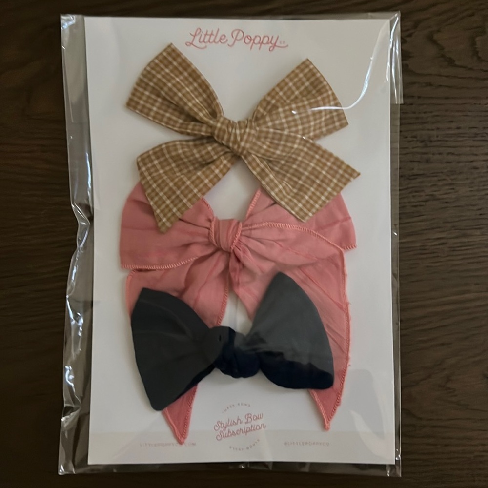 NWT oversized bows on reversible alligator clips